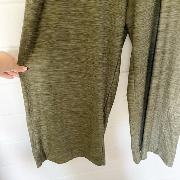 Like New All in Motion Women’s High Rise Wide Leg Dark Green Pants Size XXL - Picture 4 of 7